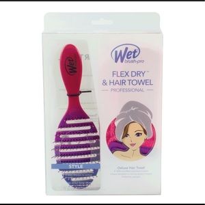NWT Wet Brush-Pro Flex Dry & Towel Ombré